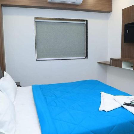 Hotel Fortune Surat Room photo